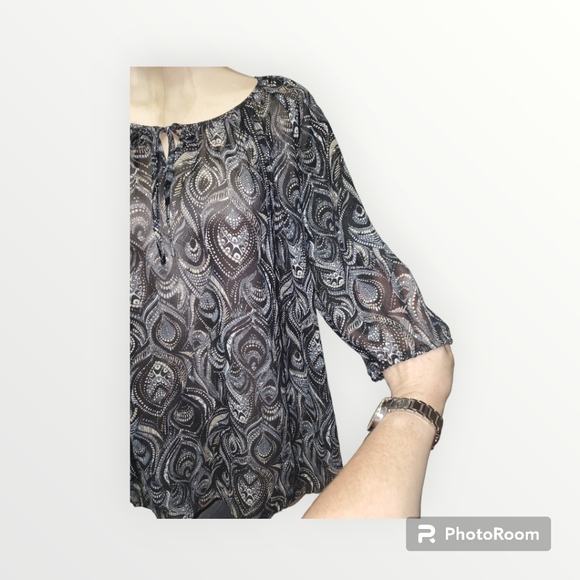 Ladies Top - Size 1X - Picture 2 of 5